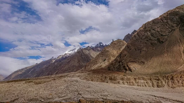 Trekking Wzdłuż Rzeki Braldu Góry Karakorum Północnym Pakistanie Krajobraz Trasa — Zdjęcie stockowe