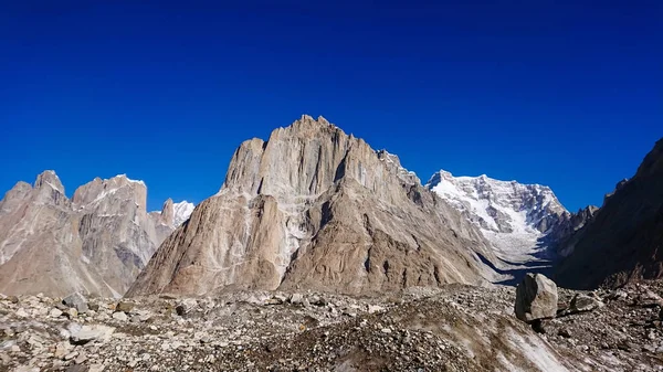 Baltoro buzul karakurum Pakistan ve Trango kuleleri