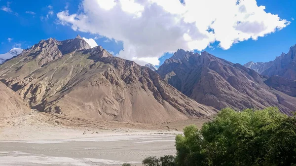 Senderismo Largo Del Río Braldu Las Montañas Del Karakorum Norte — Foto de Stock