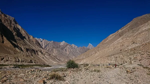 Прогулка Реке Бралду Горах Каракорум Севере Пакистана Пешеходная Тропа Хребте — стоковое фото