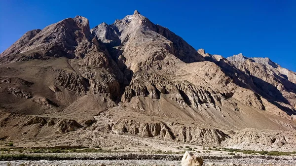 Trekking Wzdłuż Rzeki Braldu Góry Karakorum Północnym Pakistanie Krajobraz Trasa — Zdjęcie stockowe