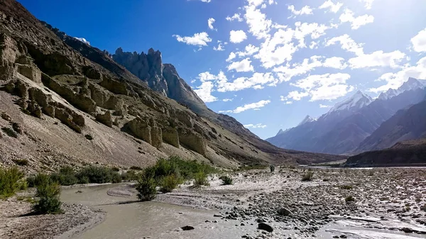 Senderismo Largo Del Río Braldu Las Montañas Del Karakorum Norte — Foto de Stock