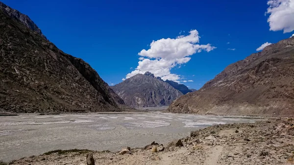 Senderismo Largo Del Río Braldu Las Montañas Del Karakorum Norte — Foto de Stock