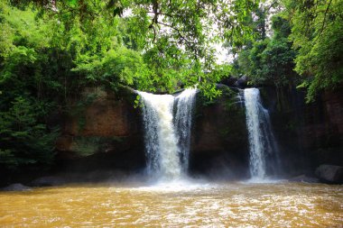 Haew ilgilenmemi şelale, şelale Khao Yai Milli Parkı, Tayland yağmur ormanlarında