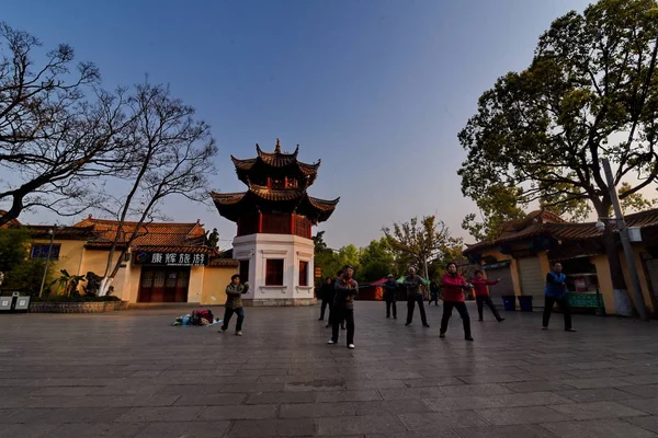 Kunming Chiny Lutego 2017 Ludzie Exerciseing Kunming Green Lake Park — Zdjęcie stockowe
