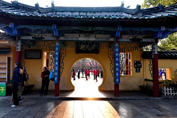 Kunming China February 2017 People Exercisying Kunming Green Lake Park — стоковое фото