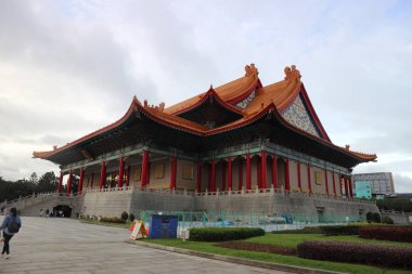 09 Aralık 2018. Taipei, Tayvan. Taipei, Tayvan Ulusal Tiyatro ve konser salonlarında turistler ve ziyaretçi ziyaret Özgürlük Meydanı yakınındaki.