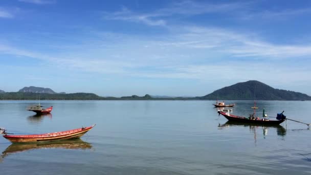 Balıkçı Teknesi Denizde Pitak Adası Tayland — Stok video