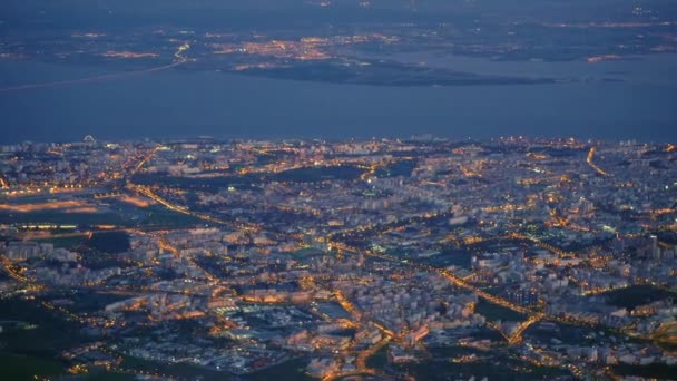 里斯本市中心的鸟瞰图 葡萄牙 塔古斯的两河岸 蒙蒂霍军用机场 体育和本菲卡足球场 — 图库视频影像