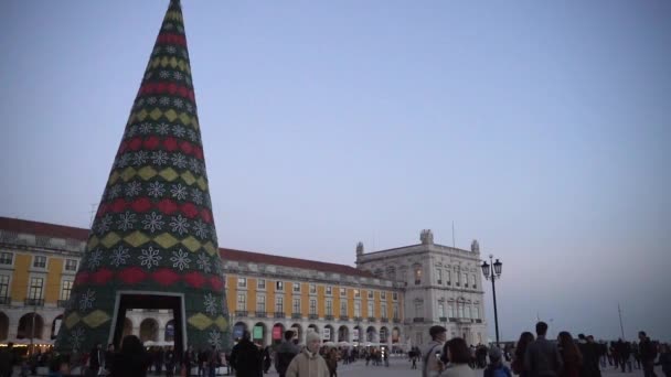 Lissabon Portugal Grön Julgran Dekorerad Med Många Färgade Ljus Terreiro — Stockvideo