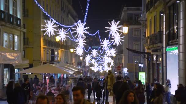 里斯本 葡萄牙 圣诞装饰里斯本市中心购物中心阿玛赞斯多卡莫的基亚多街 鲁阿加勒特 松树圣诞树 — 图库视频影像