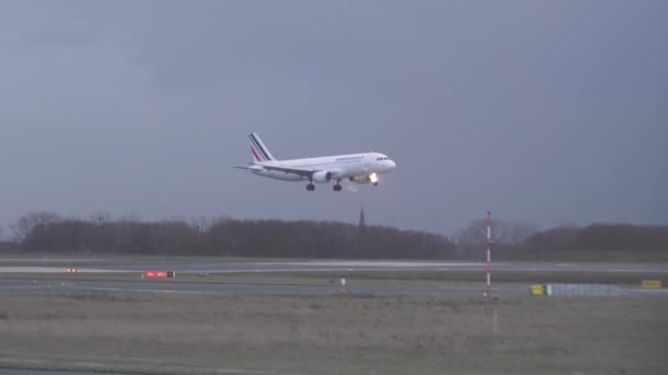 Paryż Francja Air France Samolot Przygotowuje Się Lądowania Lądowanie Manewrowanie — Wideo stockowe