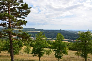 Kötü Staffelstein kasaba Bavyera, bölge üst Franconia, Almanya yakınındaki Masa Dağı Staffelberg görüntüleyin