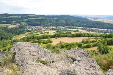 Kötü Staffelstein kasaba Bavyera, bölge üst Franconia, Almanya yakınındaki Masa Dağı Staffelberg görüntüleyin