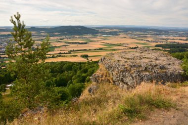 Kötü Staffelstein kasaba Bavyera, bölge üst Franconia, Almanya yakınındaki Masa Dağı Staffelberg görüntüleyin