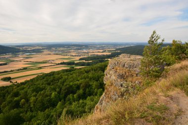 Kötü Staffelstein kasaba Bavyera, bölge üst Franconia, Almanya yakınındaki Masa Dağı Staffelberg görüntüleyin