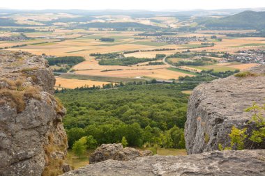 Kötü Staffelstein kasaba Bavyera, bölge üst Franconia, Almanya yakınındaki Masa Dağı Staffelberg görüntüleyin