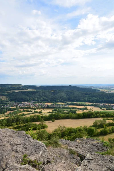 Kötü Staffelstein kasaba Bavyera, bölge üst Franconia, Almanya yakınındaki Masa Dağı Staffelberg görüntüleyin