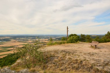 Kötü Staffelstein kasaba Bavyera, bölge üst Franconia, Almanya yakınındaki Masa Dağı Staffelberg görüntüleyin