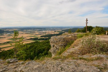 Kötü Staffelstein kasaba Bavyera, bölge üst Franconia, Almanya yakınındaki Masa Dağı Staffelberg görüntüleyin