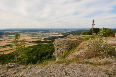 Kötü Staffelstein kasaba Bavyera, bölge üst Franconia, Almanya yakınındaki Masa Dağı Staffelberg görüntüleyin