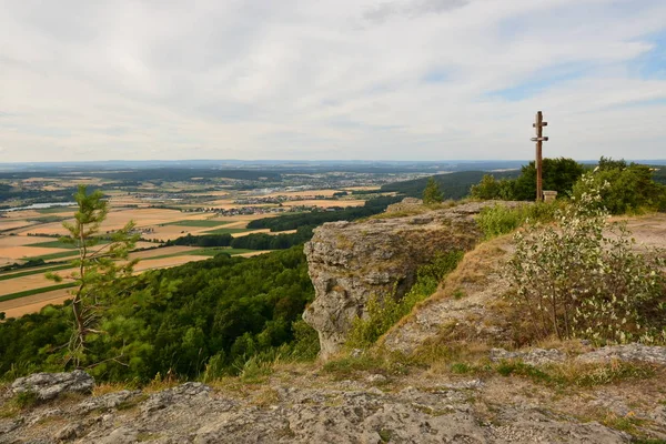 Vista Sobre Mesa Montaña Staffelberg Cerca Ciudad Bad Staffelstein Baviera —  Fotos de Stock