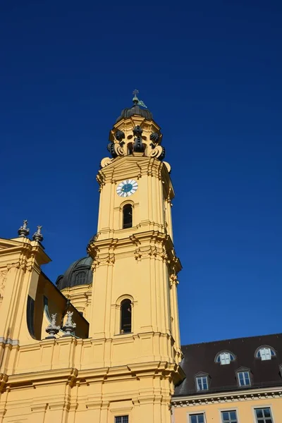 Monachium Bawaria Niemcy 2018 Widok Barokowy Kościół Teatralny Monachium — Zdjęcie stockowe