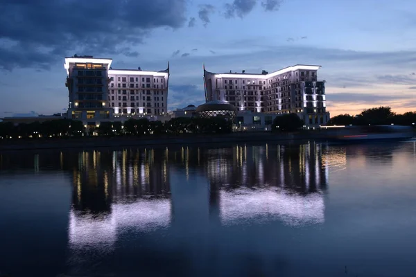 Astana Nur Sultan Cazaquistão Vista Noturna Com Edifícios Modernos Rio — Fotografia de Stock