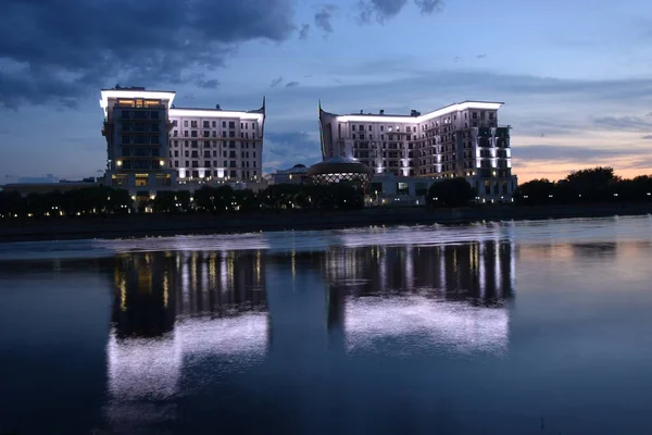 Astana Nur Sultan Cazaquistão Vista Noturna Com Edifícios Modernos Rio — Fotografia de Stock