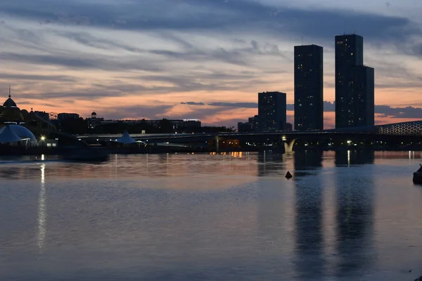 Astana Nur Sultan Kasachstan Nachtansicht Mit Modernen Gebäuden Fluss Ishim — Stockfoto
