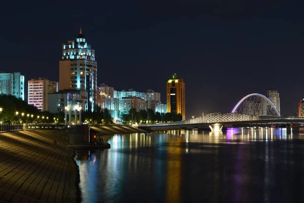 Astana Nur Sultan Kazakistan Astana Daki Ishim Nehrindeki Modern Binalarla — Stok fotoğraf