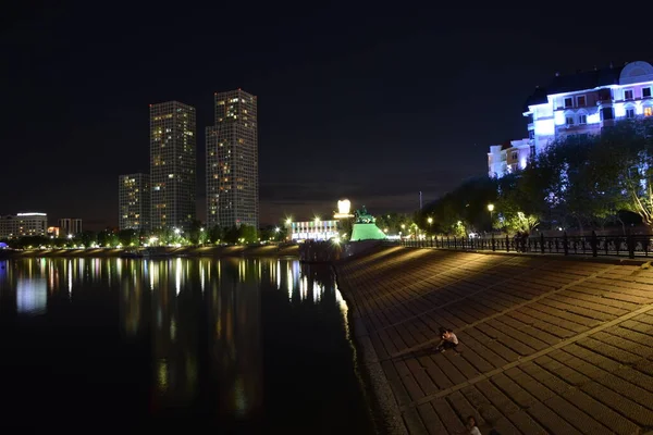 Astana Nur Sultan Kazajstán Vista Nocturna Con Edificios Modernos Río — Foto de Stock