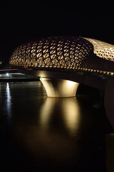 Astana Nur Sultan Kazakhstan Pemandangan Malam Dengan Bangunan Modern Sungai Stok Foto Bebas Royalti