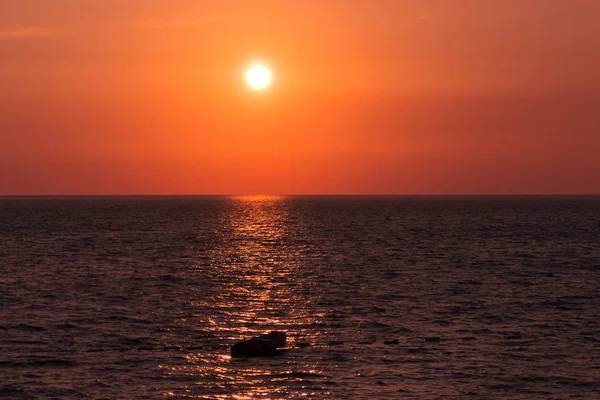 Breathtaking sunset on the Adriatic Sea in Montenegro — Stock Photo, Image