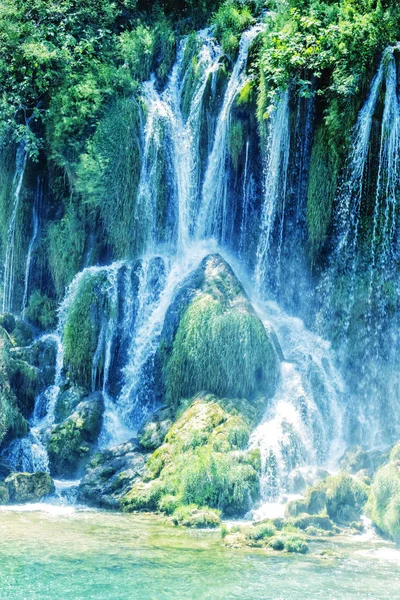 Kravice Wasserfall am Fluss Trebizat in Bosnien und Herzegowina — Stockfoto