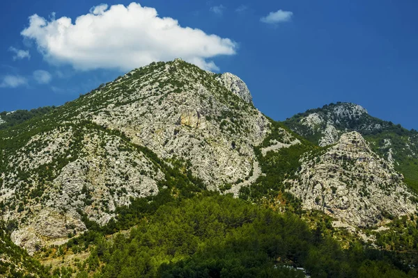 Pintorescas montañas de Albania, Paisaje con la imagen de m — Foto de Stock