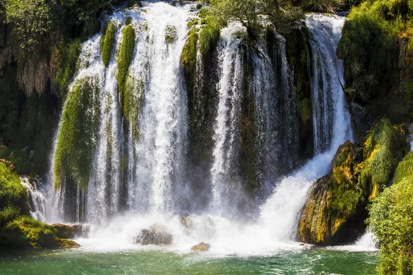 Kravice Wasserfall am Fluss Trebizat in Bosnien und Herzegowina — Stockfoto