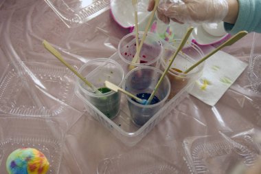 yumurta boyama. Paskalya'ya hazırlık. Paskalya için Pişirme.