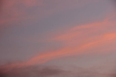 Şehirde güzel bir gün doğumu. Cennet pamuk helva gibidir.