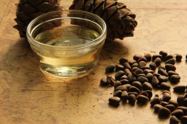 çam fıstığı ve uçucu yağ şişe