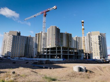St. Petersburg, Rusya - 30 Ağustos 2019: St. Petersburg'daki Vasilievsky adasının alüvyon bölgelerinde modern konutlar