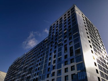 St. Petersburg, Rusya - 30 Ağustos 2019: St. Petersburg'daki Vasilievsky adasının alüvyon bölgelerinde modern konutlar