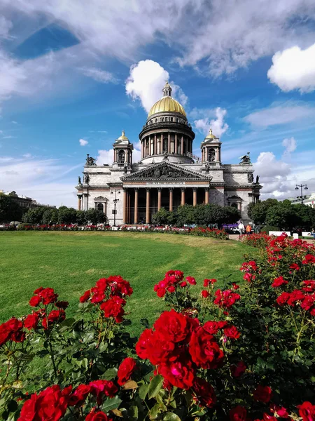 Saint Petersburg, Rusya - 20.09.2019, St Isaac Katedrali dünyanın en büyük Hıristiyan Ortodoks kilisesidir