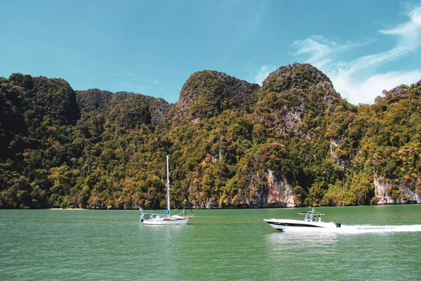 泰国湾的岩石和岛屿地层 — 图库照片