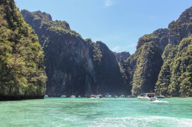 Tayland Körfezi 'nde sürat teknesinin dalgaları