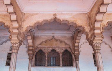 Agra, Hindistan 'da Mughal Emperor Akbar tarafından inşa edilmiş tarihi Agra Kalesi
