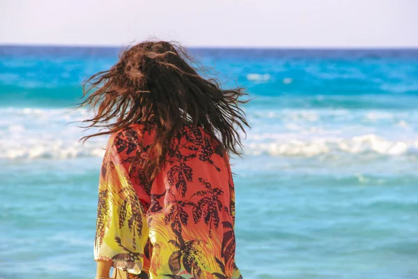 Femme Marchant Sur Plage Des Caraïbes Tulum Mexique — Photo