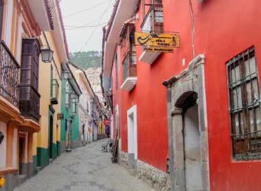  La Paz şehir merkezinde Renkli sokak, Güney Amerika'da Bolivya, 