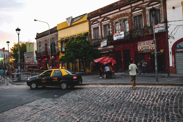 Πολύχρωμο Δρόμο Στην Περιοχή Boca Του Μπουένος Άιρες Στην Αργεντινή — Φωτογραφία Αρχείου