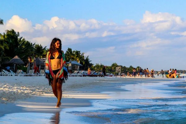 Palmy Dziewczynka Białej Plaży Tulum Karaibów Meksyk — Zdjęcie stockowe